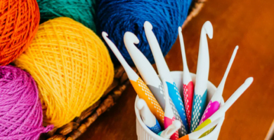 Crochet ergonomique Prym en plastique léger, idéal pour un crochetage confortable. crochet prym ergonomics