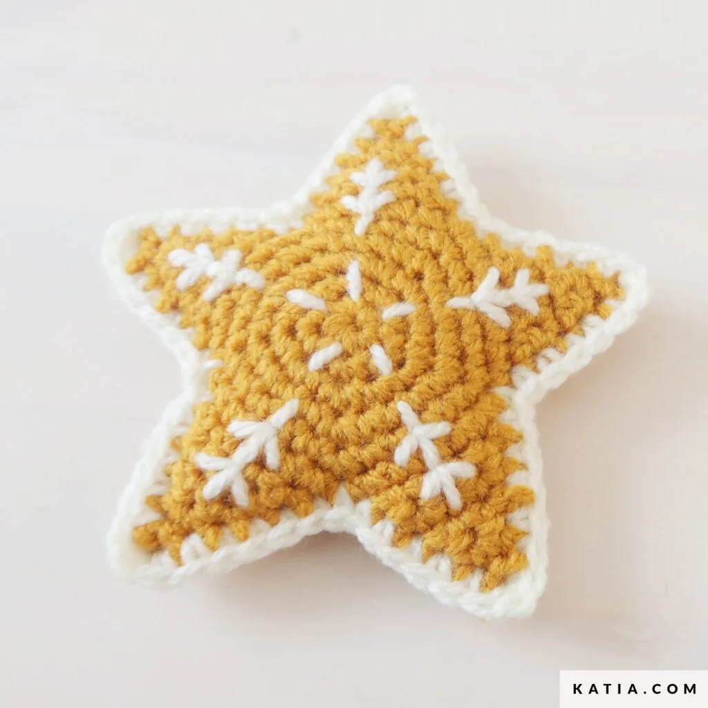 étoile de noël au crochet jaune et blanche en coton ou laine crochet 3 ou 4 mm by Katia et Ahuyama