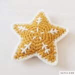 Puede ser una imagen de encaje y texto