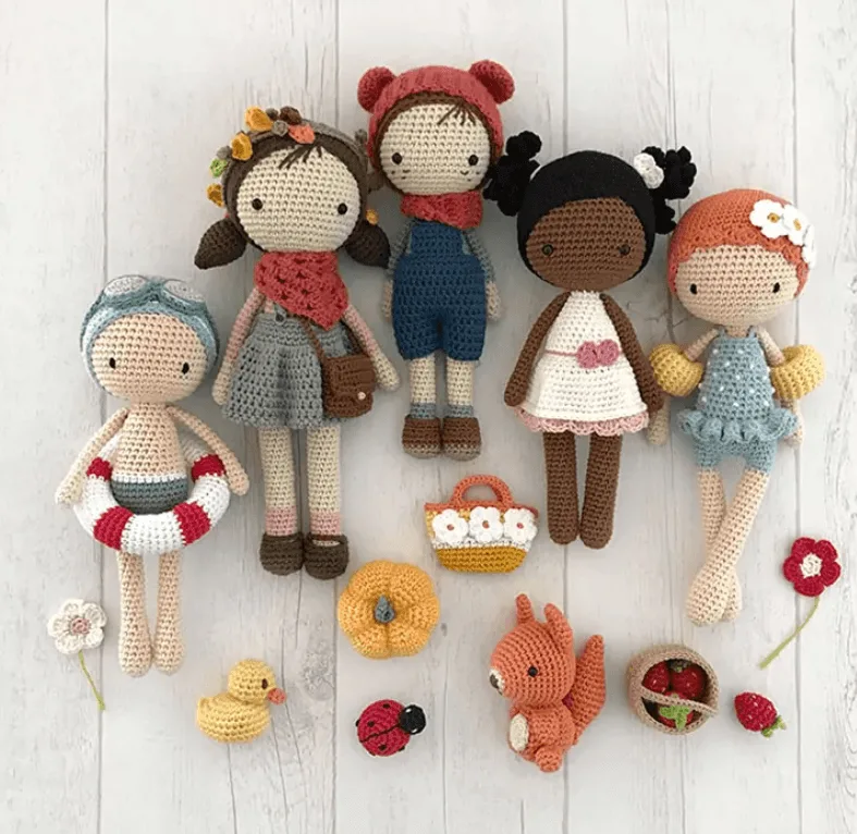 crochet poup&eacute;e par Lulu crochet , avec accessoires et v&ecirc;tements &agrave; faire au crochet