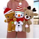 amigurumi de noel au crochet : bonhomme de niege, bonhomme pain d&eacute;pice et renne au crochet